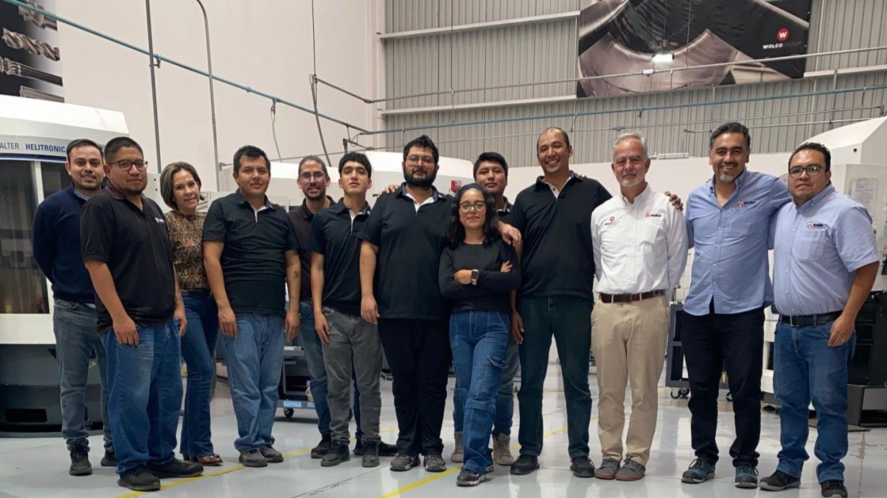 Equipo de WOLCO México en la planta de Santiago de Querétaro